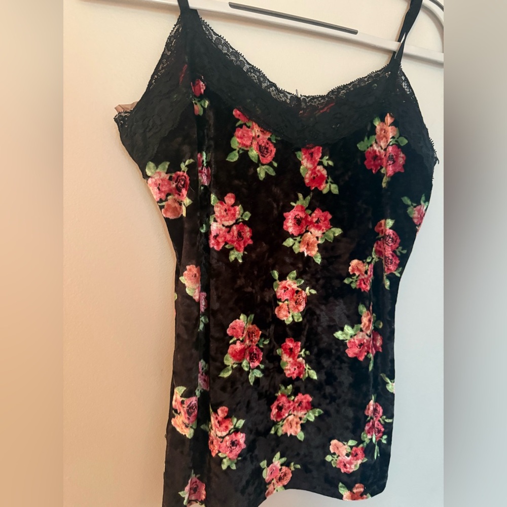 No Boundaries Velvet Floral Tank - Picture 3 of 6